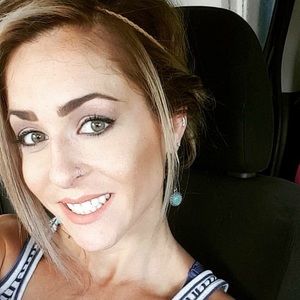 Meet your Posher, Elise